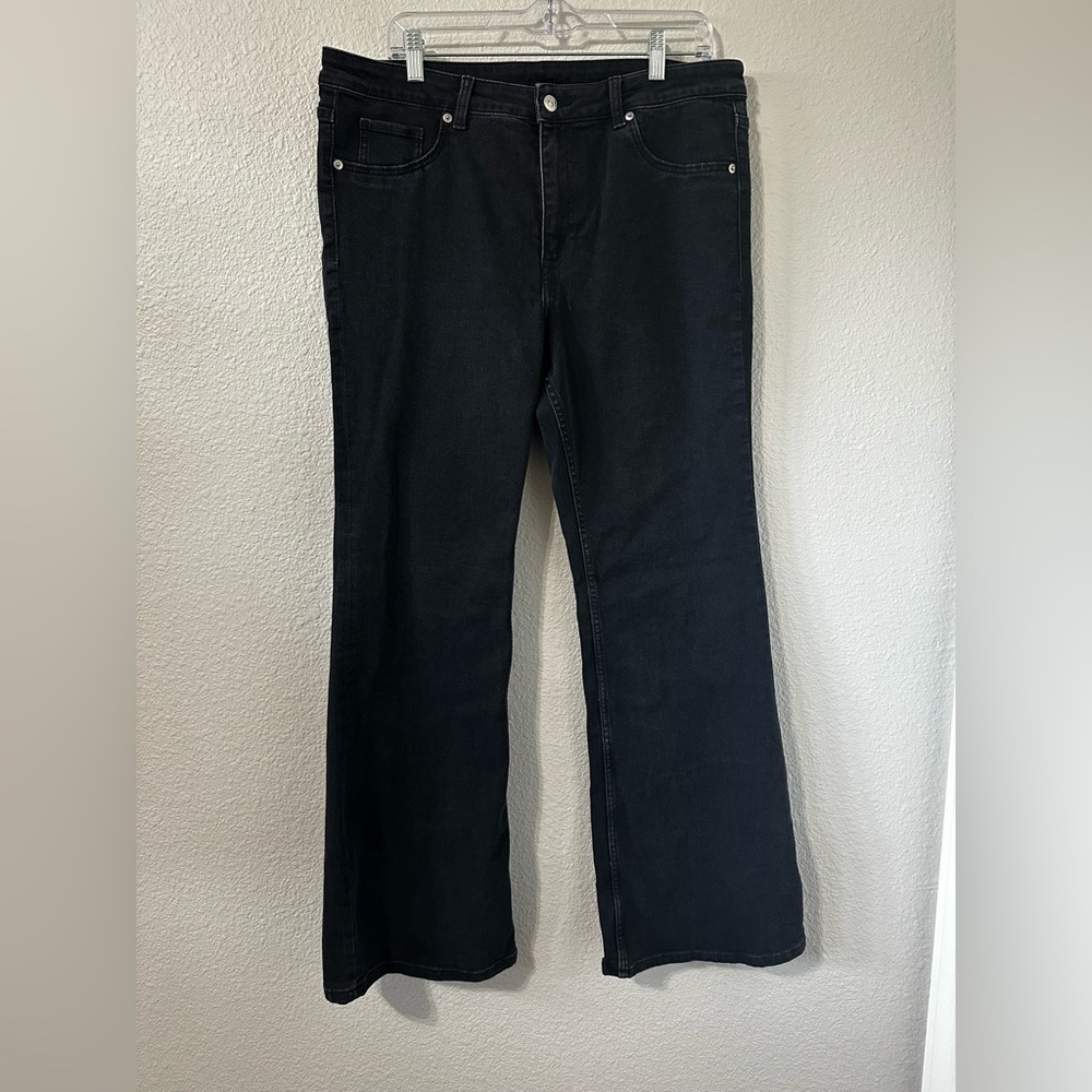 H&M Boot Cut Stretch Jeans in black.